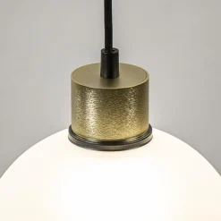 Chique 3-lichts hanglamp rond zwart-goud + opaal glas