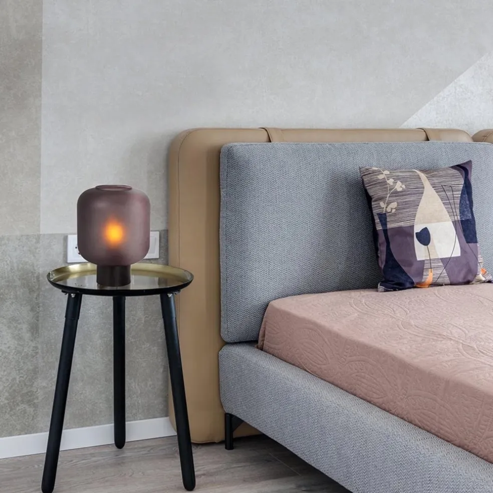 Chique tafellamp zwart met mat zwart glas