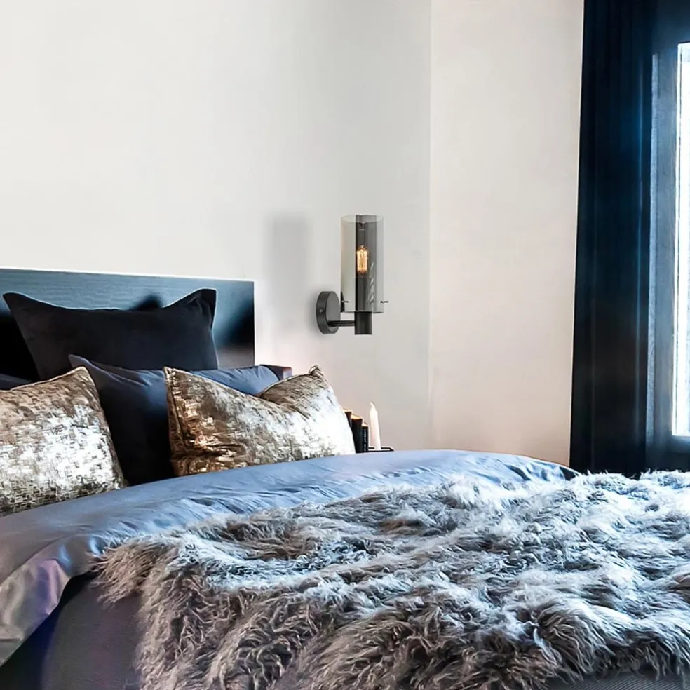 Chique wandlamp zwart met smoke glas cilinder