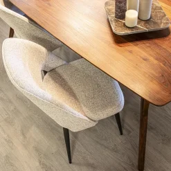 Comfortabele eetkamerstoel grijs met zwarte poot