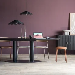 Eettafel ovaal zwart eiken met metalen poot 300x120 cm