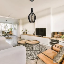 Kleine hanglamp kegel houten lamellen zwart