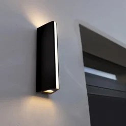 Langwerpige zwarte buitenlamp up+down en front