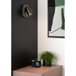 LED wandspot zwart staal met USB aansluiting