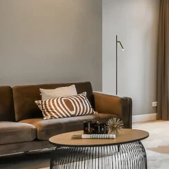 Moderne LED vloerlamp zwart met gouden spot