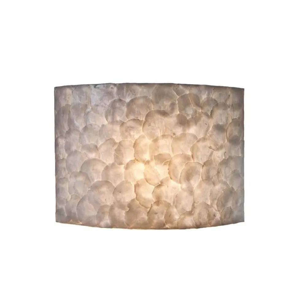 Sfeervolle wandlamp creme schelpen kamer