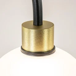 Strak klassieke tafellamp zwart met opaal glas