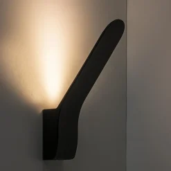 Strakke design LED buitenlamp zwart wand