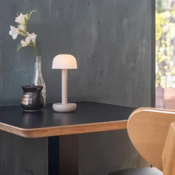 Tafellamp op batterij beige met frosted kap