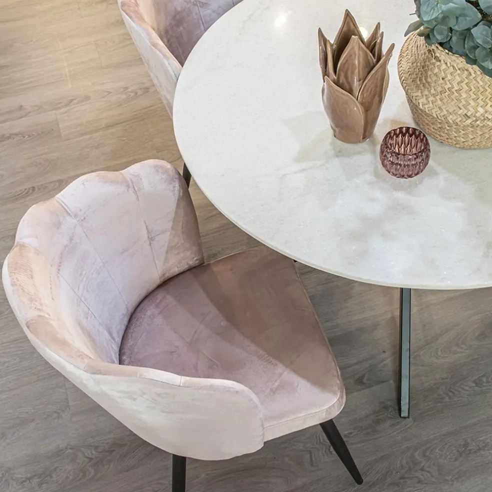 Velvet roze eetkamerstoel met zwart metalen pootjes