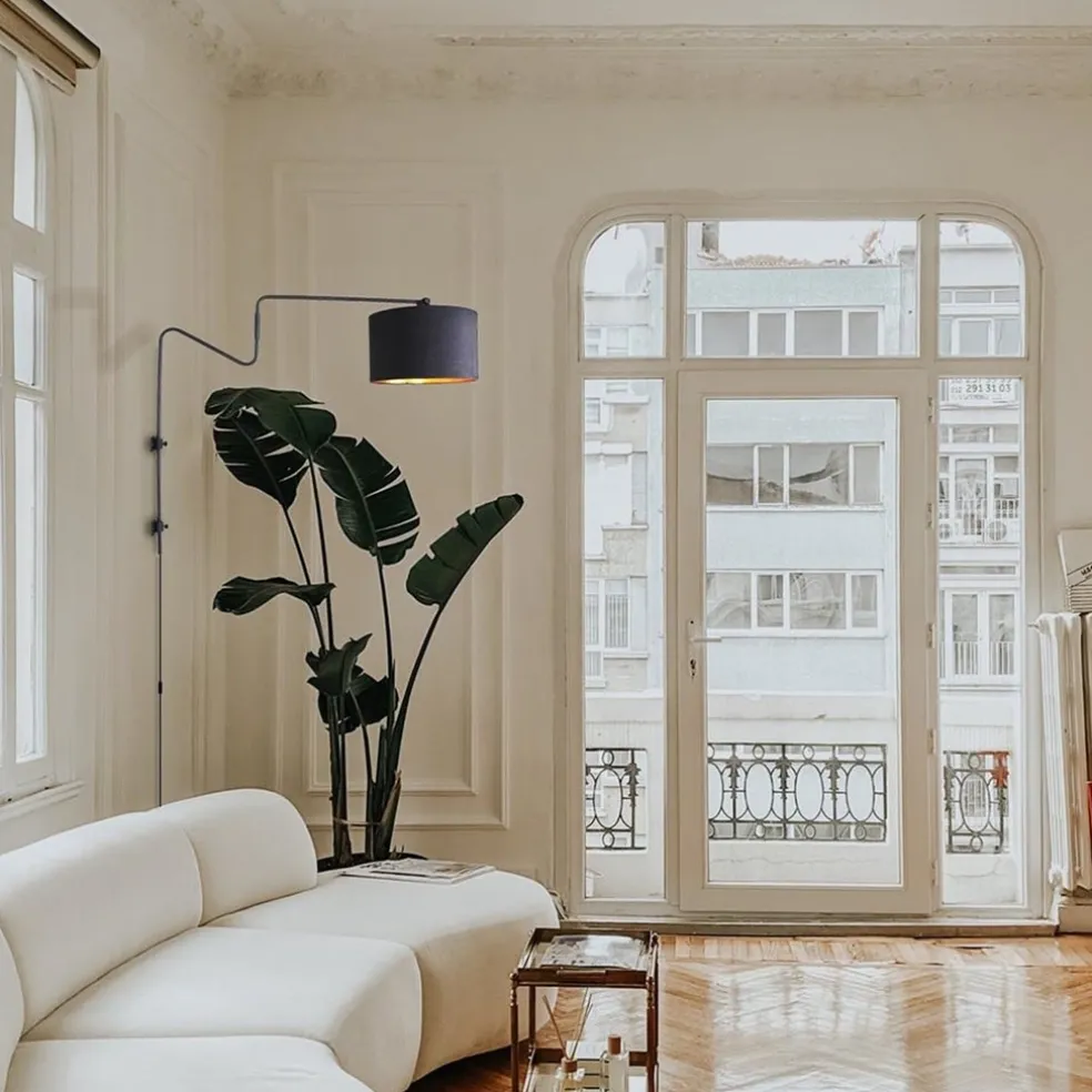 Verstelbare wandlamp met zwart/gouden kap