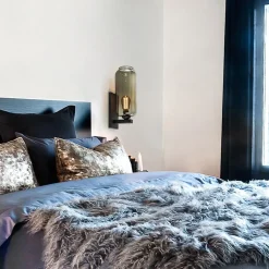 Wandlamp Lett zwart + smoke glas