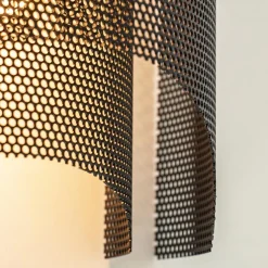 Zwarte wandlamp gaas